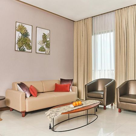 Le Premier Hotel Deltamas Cikarang Phòng bức ảnh