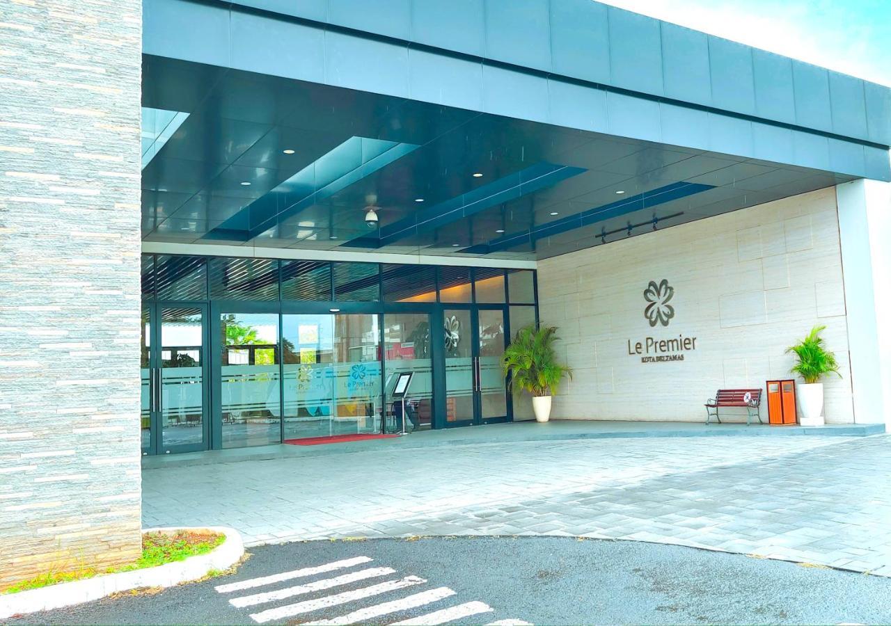 Le Premier Hotel Deltamas Cikarang Ngoại thất bức ảnh