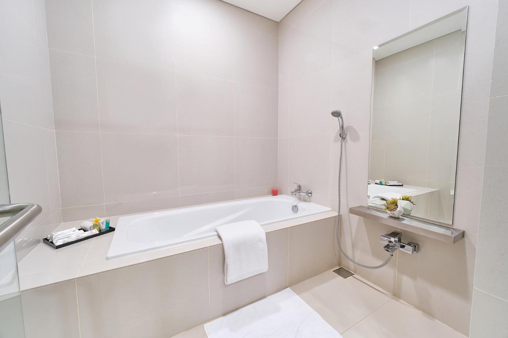Le Premier Hotel Deltamas Cikarang Phòng bức ảnh